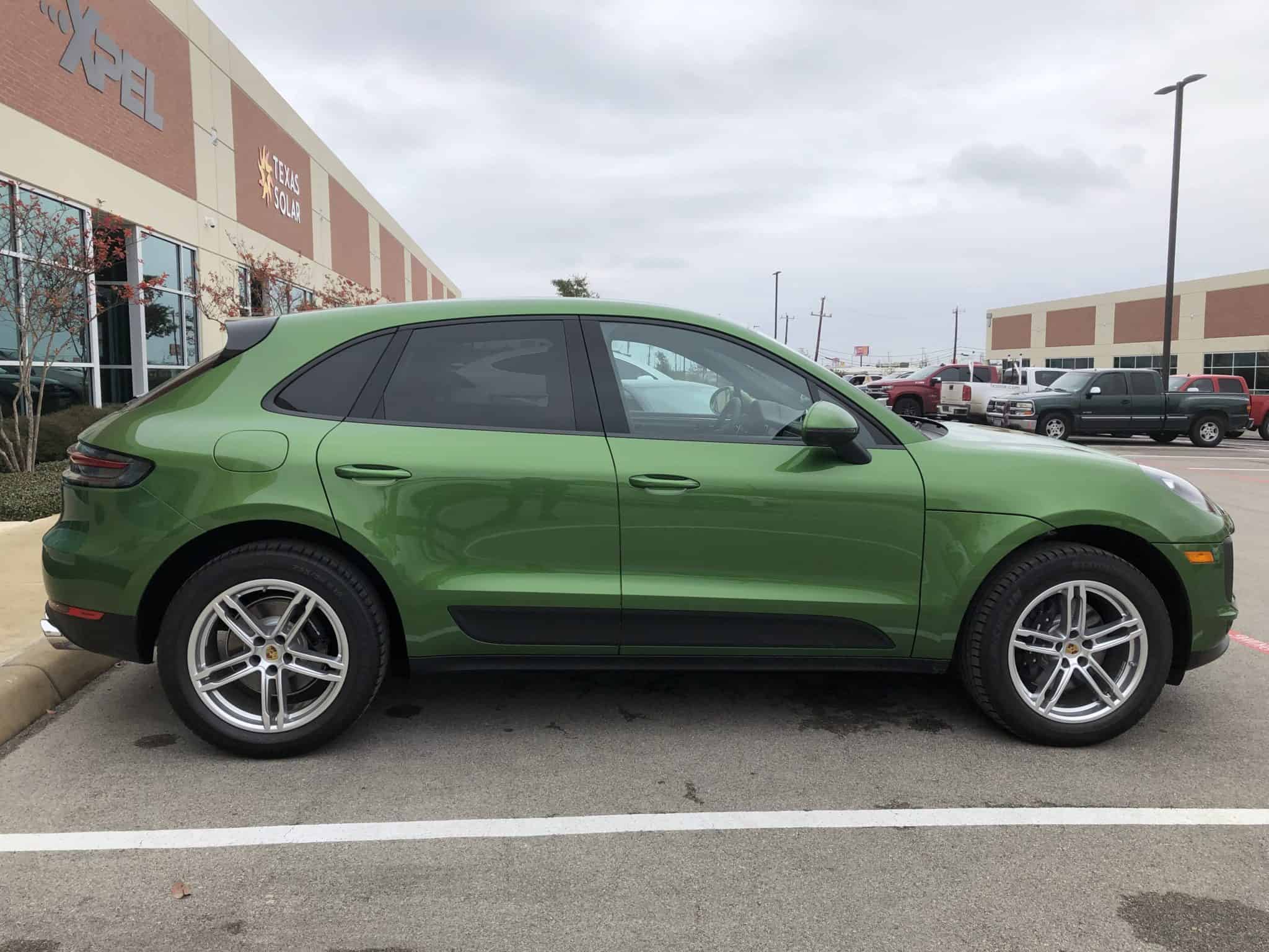 Porsche macan green